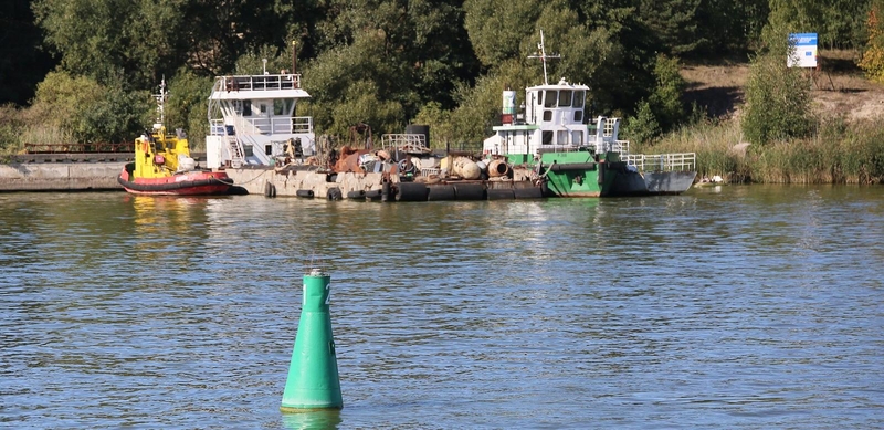 Realybė: šioje vietoje Smiltynėje, Ledų rago įlankoje, kuri išvalyta už Klaipėdos savivaldybės ir ES lėšas, galėtų būti puiki marina, bet pastebėti tik stovintys privatūs uosto laiveliai.