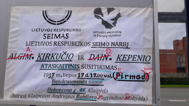 Gėda: į susitikimą su Seimo nariais kviečiantis skelbimas praeivius glumino dėl daugybės klaidų.