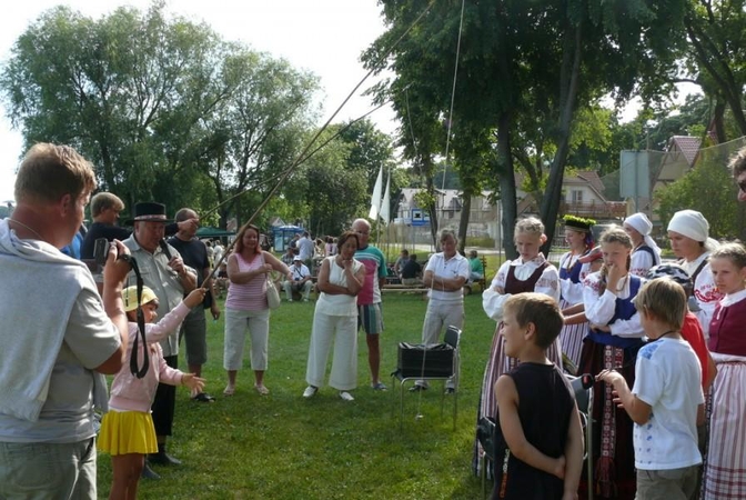 Juodkrantėje – regioninė folkloro šventė "Pūsk, vėjuži!