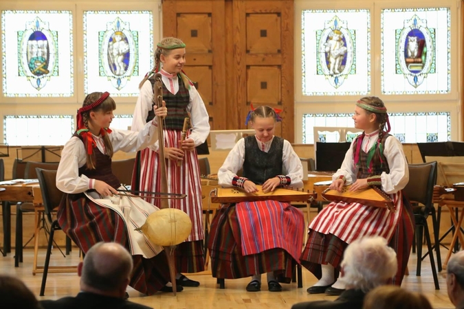 Ansamblis: pirmojo laipsnio diplomo laimėtoja – Palangos S.Vainiūno muzikos mokyklos „Ruzgelė“. 
