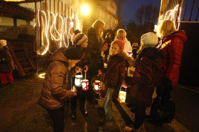 Šv. Martyno dieną Klaipėdoje – šviečiančių žibintų eisena