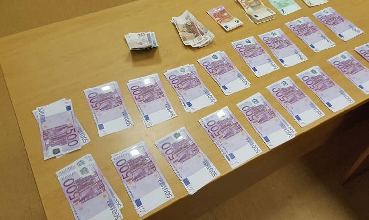 Nidos kelio poste sulaikyta nedeklaruotų pinigų siunta