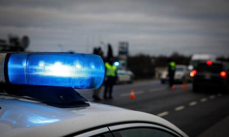 Tragiškas vakaras Kelmės rajone: krovininis automobilis mirtinai sužalojo keliu ėjusį vyrą