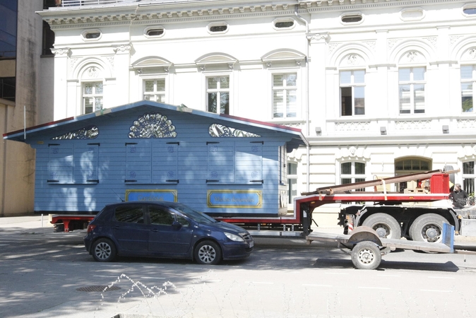 Teatro aikštėje nebeliko namelių