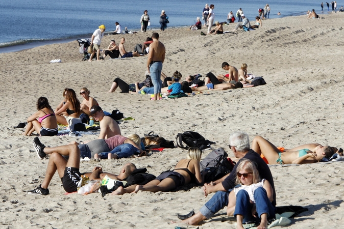 Rudeniškuose paplūdimiuose – vasariškos pramogos