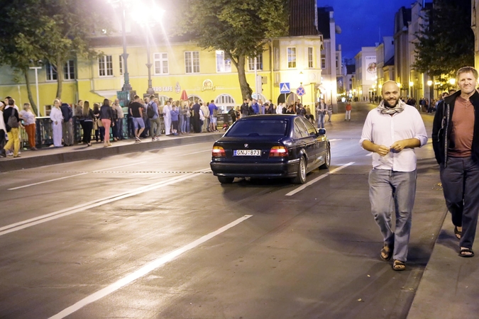Naktinis gyvenimas senamiestyje verda