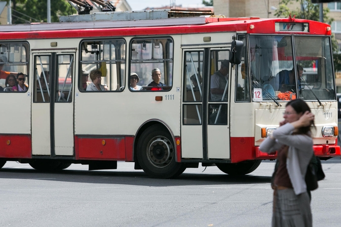 Sugedus troleibusų kontaktiniam tinklui, nevažiavo kai kurie maršrutai
