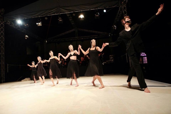 Šokio teatras "Aura" apnuogins šių dienų Apoloną