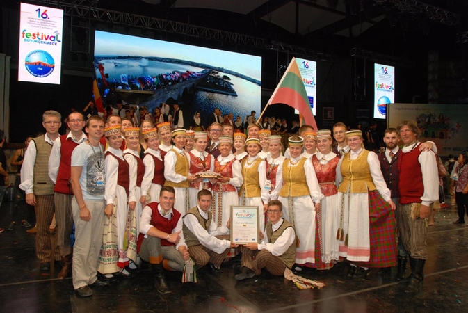 Mokė turkus lietuviškų šokių