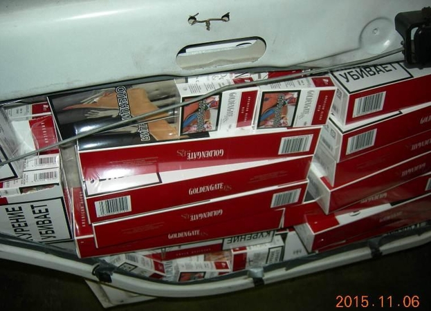 Muitininkams įkliuvo automobilis, prikimštas nelegalių cigarečių