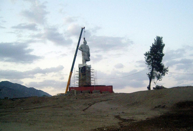 2011 m. Tadžikijoje nugriauta Lenino statula.