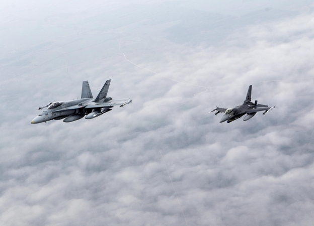 NATO naikintuvai vieną kartą lydėjo rusų karinį orlaivį