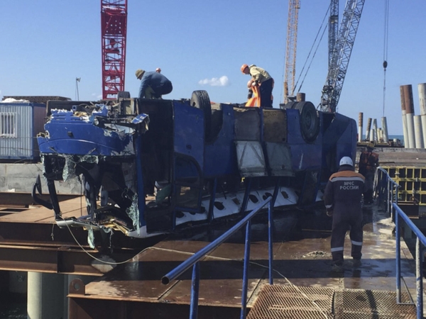 Į Juodąją jūrą nukritus autobusui žuvo mažiausiai 18 žmonių