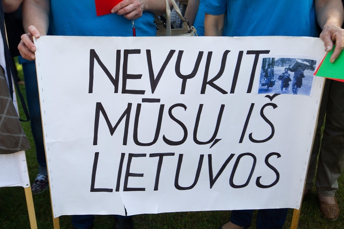 Emigruoti verčia ir juokingos algos (mažiau už mus uždirba tik rumunai ir bulgarai)