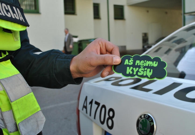 Klaipėdietis vairavo neblaivus ir davė kyšį