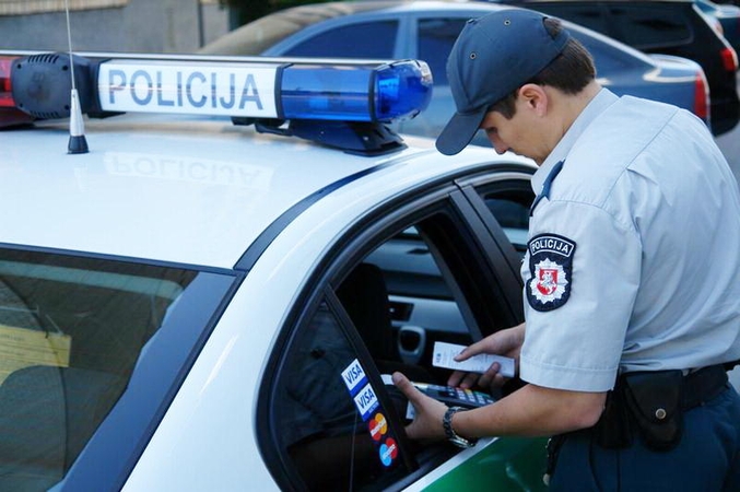 Užmojis grąžinti baudos balus vairuotojams pasiklydo tarp ministerijų