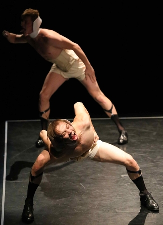 Buvusio Kauno pantomimos teatro scenoje – "Auros" premjera