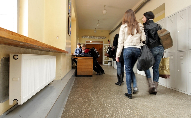 Mokykloje sumuštas berniukas, iš jo atimtas telefonas