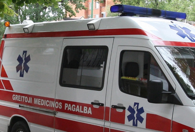 Pakaunės degalinėje du kariai išgelbėjo vyrui gyvybę 