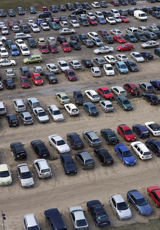 Šešioms automobiliais Latvijoje prekiaujančioms įmonėms – 7,6 mln. eurų bauda