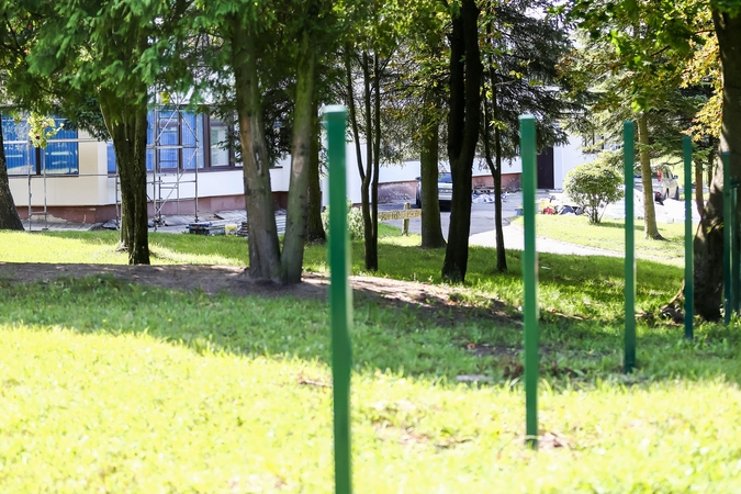 Sargo neliko – pavogė tvorą