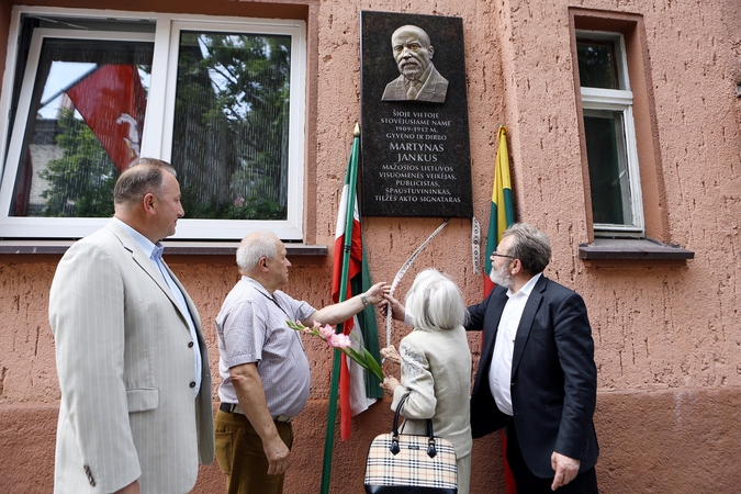 Atidengta memorialinė lenta lietuvybės puoselėtojui M. Jankui