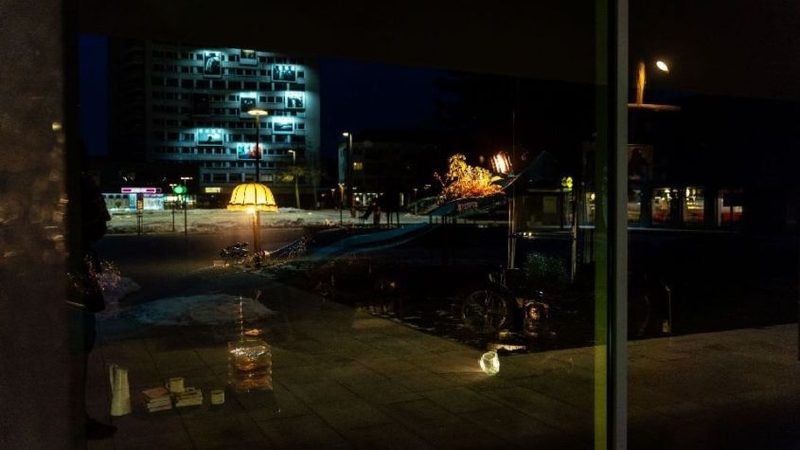 Panevėžyje – neįprasta J. Miltinio dramos teatro instaliacija su aktoriais lange