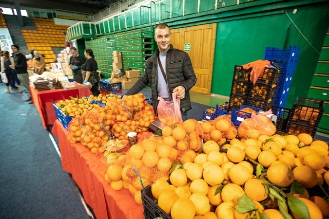 Maisto mugėje – nuo šokoladinių ginklų iki šviežių mandarinų