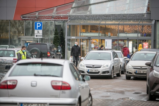 Paskutinę metų dieną policija stebės ir prekybos centrus