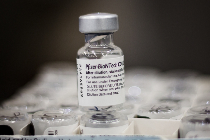 „BioNTech“ su „Pfizer“ tikisi šiemet pagaminti 25 proc. daugiau vakcinos, nei planuota