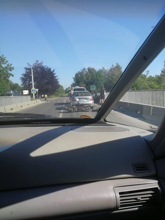 Avarija Rokuose: motoroleriu važiavę žmonės atsidūrė ligoninėje