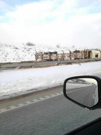 Dėl apvirtusio miškavežio uždaryta automagistralė Kaunas-Klaipėda