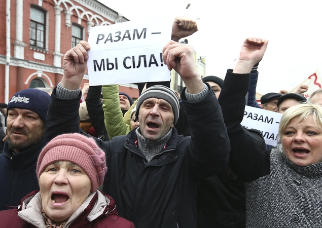 Baltarusijos teismas: ,,veltėdžių mokestis“ neprieštarauja Konstitucijai