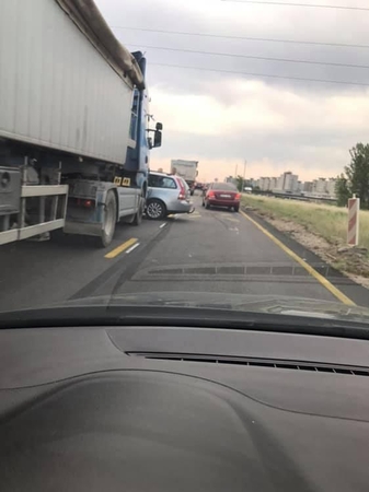 Vilkiko ir automobilio avarija prie „Megos“ paralyžiavo eismą