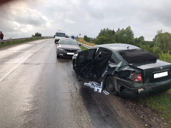 Sulaikomi įtariamieji kontrabanda taranavo policijos automobilius