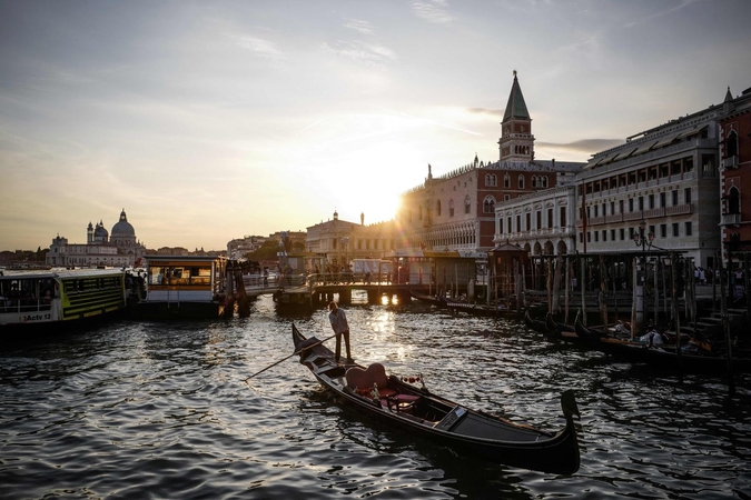 Už maudynes nuogiems Venecijos kanale čekams teks sumokėti nemenką baudą