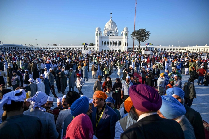 Šimtai Indijos sikhų pradėjo istorinę piligriminę kelionę į Pakistaną