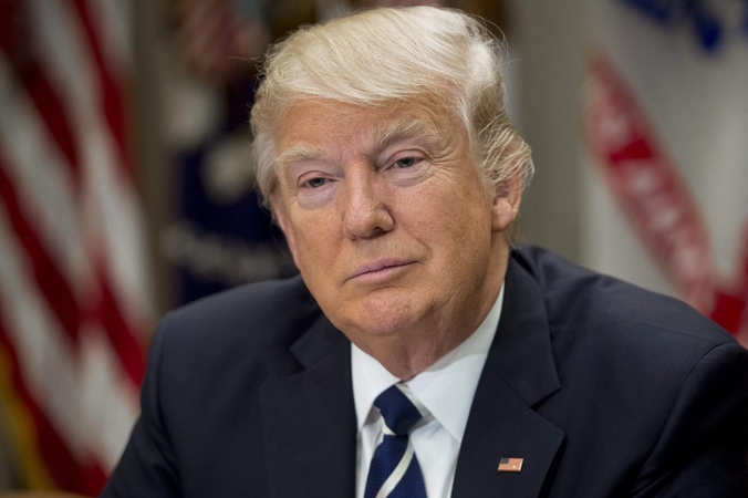 Baltieji rūmai bando izoliuoti D. Trumpą nuo skandalo dėl ryšių su Rusija