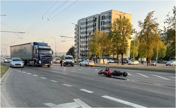 Per avariją Kaune nukentėjo motociklininkas