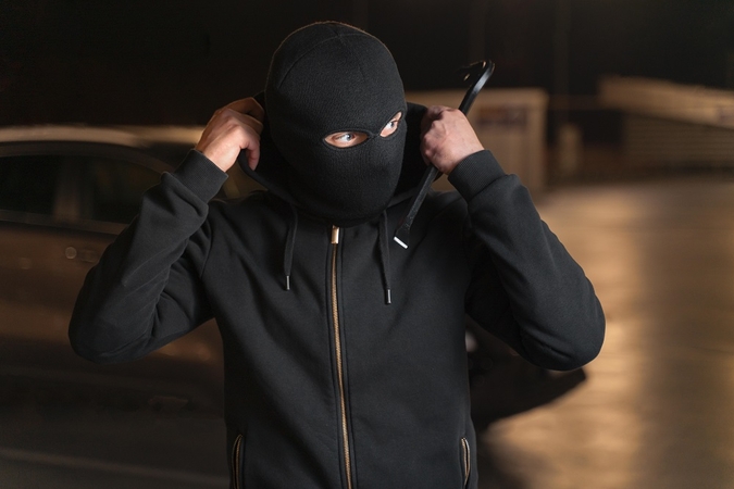 Klaipėdoje pavogti dviejų „Porsche“ automobilių žibintai