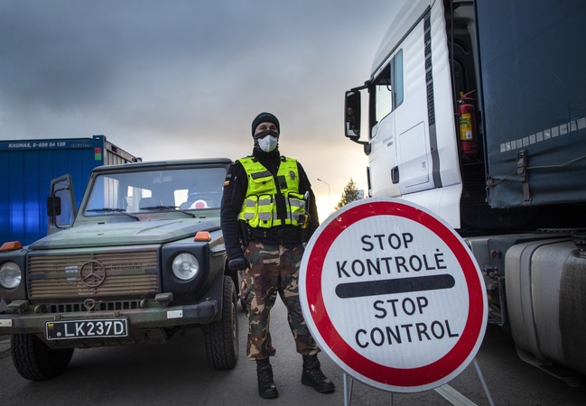 Lietuva pratęsia sienų kontrolę: ir toliau bus tikrinami atvykstančiųjų dokumentai