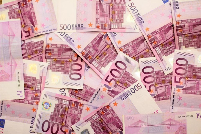 500 eurų banknotai nebebus leidžiami: ką su jais daryti?