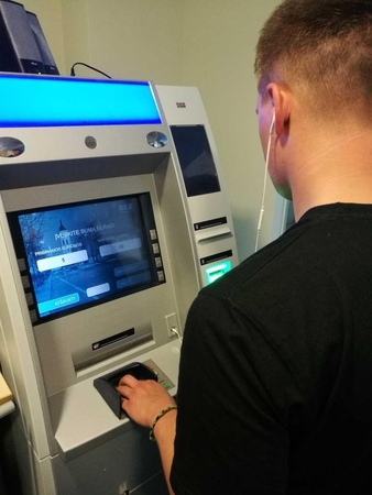 Vilniuje tėra tik vienas bankomatas akliesiems