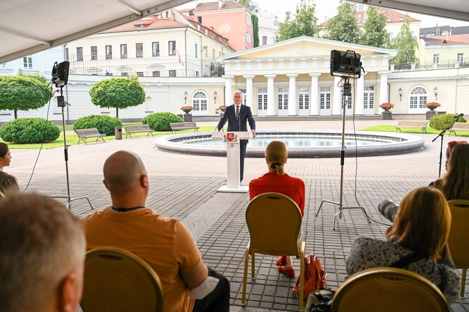 G. Nausėda: turime gerbti migrantų teises, bet netapti pereinamuoju kiemu