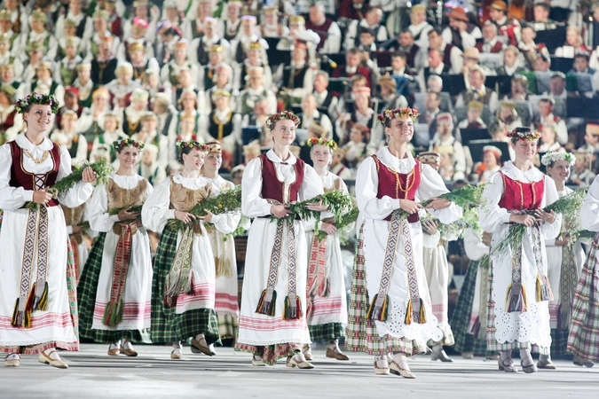 Žurnalistė R. Statkuvienė: tautinių kostiumų dalijimas suprimityvintų jų esmę