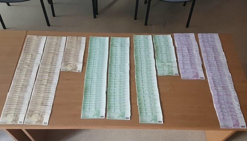 Muitininkai sulaikė 41 tūkst. eurų nedeklaruotų grynųjų gabenusį rusą