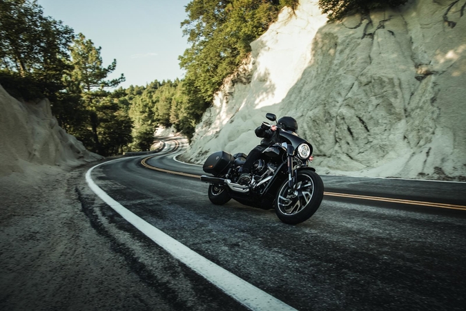 Naujasis „Harley-Davidson Sport Glide“ pasiruošęs kelionėms