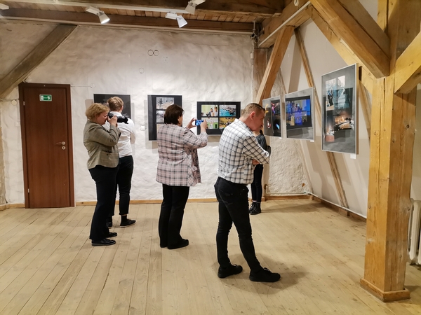 Ekspozicija: Mažosios Lietuvos istorijos muziejuje atidaryta Klaipėdos mokinių fotografijų paroda "Polėkis".