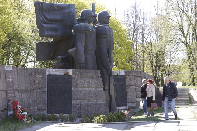 Išsikvėpė: praėjus dviem savaitėms po apklausos paskelbimo dėl sovietinių simbolių ateities karių kapinėse, gyventojų susidomėjimas ja gerokai sumenko.