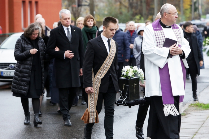 Atsisveikinimas: palydėti tėvą į paskutinę kelionę atvyko Prezidentas G.Nausėda ir artimiausi giminaičiai.